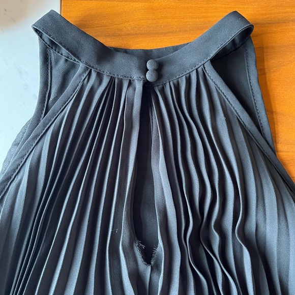 Oak + For Women Blouse Cold Shoulder Pleated Size XS/S - Picture 8 of 9